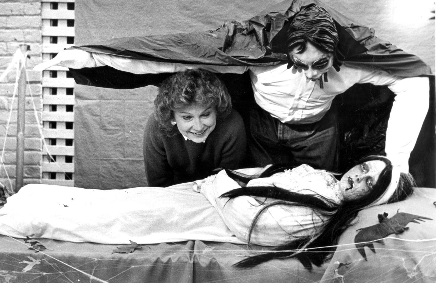 dracula and victim 103086